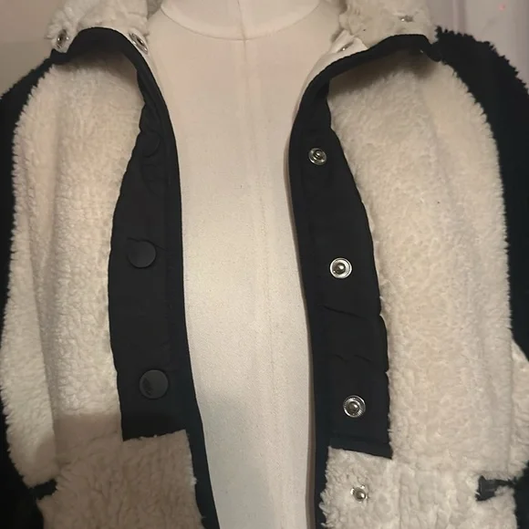 NWOT Hit The Slopes Printed Fleece Jacket in Running Stitch Varsity Combo - Picture 5 of 10